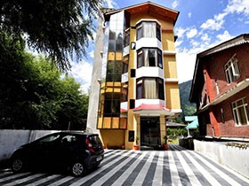 Hotel Ambika Residency Manali