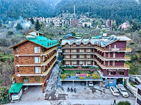 Snow Peak Retreat Manali